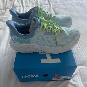 Brand new, women’s size 11 wide Arahi 7 HOKA running shoe. Never worn in box
